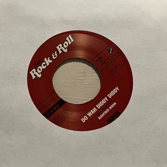 45’s; 1960 ‘s Rock & Roll, 5 vinyl boxed set. 10 classics tunes. - Picture 12 of 14